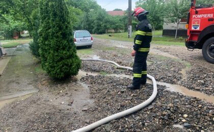 Intervenție a pompierilor, la Belinț