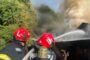 Intervenție dificilă a pompierilor pentru stingerea unui incendiu violent. Video