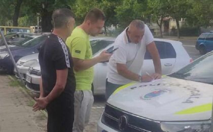 Un portofel pierdut de un bărbat pe o stradă din Timișoara a fost înapoiat proprietarului de polițiștii locali