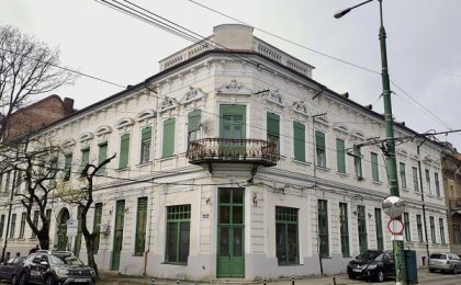 Tâmplăria unui imobil istoric din Timișoara, restaurată cu fonduri nerambursabile din partea Institutului Național al Patrimoniului prin Timbrul Monumentelor Istorice (TMI).