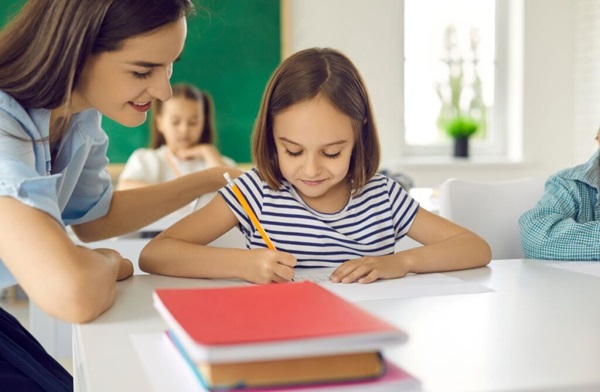 Profesorii vor putea preda în limba română elevilor din străinătate 1 Profesorii vor putea preda în limba română elevilor din străinătate