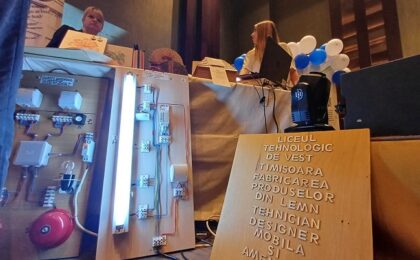 Standul Liceului Tehnologic de Vest, de la Târgul educațional timișean, a fost cel mai votat de vizitatori