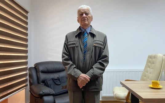 Un fost primar, cel mai în vârstă student din România. Cum e să faci masterat la 88 de ani