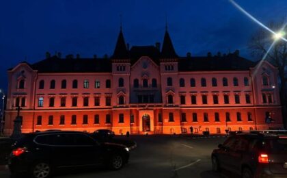 Primăria Lugoj, luminată în portocaliu, de Ziua Mondială de Luptă Împotriva Cancerului 10 Primăria Lugoj, luminată în portocaliu, de Ziua Mondială de Luptă Împotriva Cancerului