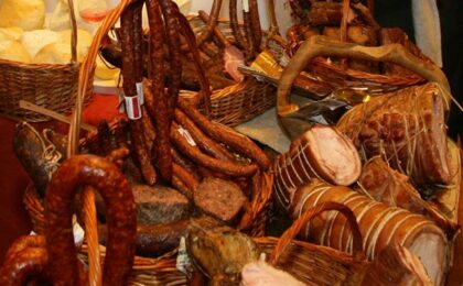 Târg de Crăciun în inima Munților Banatului