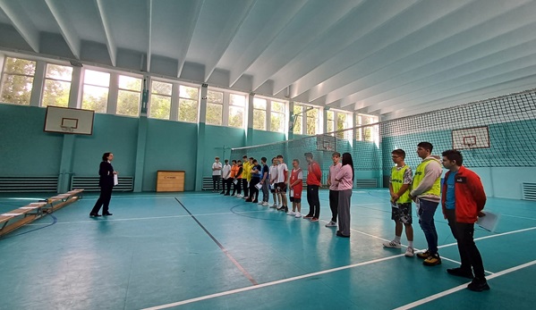 Elevii de la ”Energetic” s-au unit din nou pentru proiectul ”Legea-i lege pentru toți”, derulat chiar de ziua școlii lor (foto) 4 proiect 4