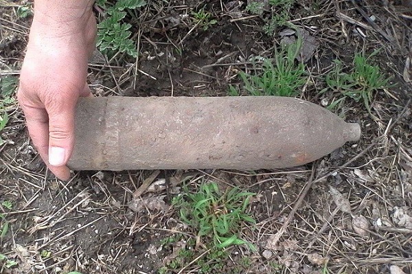 Proiectil exploziv, găsit într-o pădure din Banat