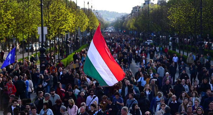 Protest masiv în Budapesta, împotriva guvernului: mii de maghiari au cerut salarii mai mari și reducerea inflației (video)