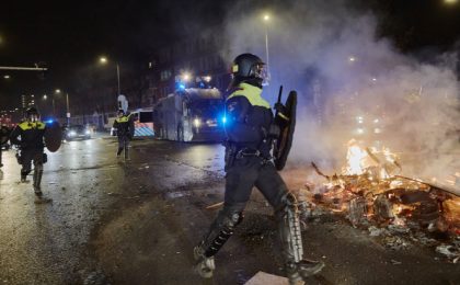 Video! A doua noapte de revolte în Olanda: răniți și arestări