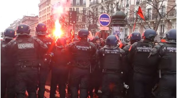 Imaginile momentului! Europa fierbe din cauza restricțiilor! Zeci de mii de oameni au ieșit în stradă la Paris și Viena
