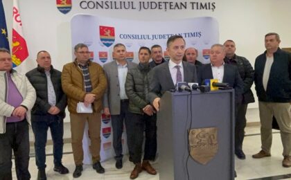 Primarii au protestat împotriva Prefecturii Timiș, din cauză că aceasta a contestat în instanță repartizarea banilor de către CJ Timiș