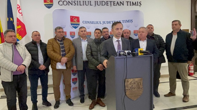 Primarii au protestat împotriva Prefecturii Timiș, din cauză că aceasta a contestat în instanță repartizarea banilor de către CJ Timiș