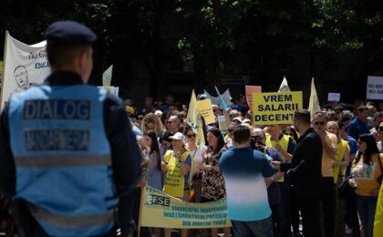Profesorii continuă protestele: Nu ne-ați convins că, după grevă, veți investi în domeniu