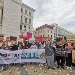 Studenții din Timișoara pot protesta în stradă, dar unde nu deranjează summitul european al primarilor și nici vizita președintelui Nicușor Dan. VIDEO