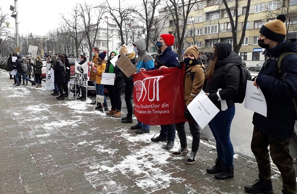 Studenţii au protestat la Timişoara împotriva limitării gratuității pe transportul feroviar (video)