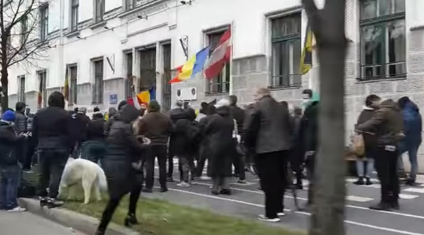 Proteste în București și Timișoara, împotriva certificatului verde. Video/Foto
