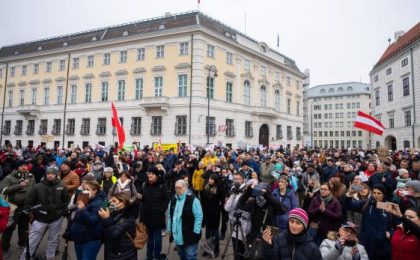 Video! Viena: Mii de oameni protestează împotriva vaccinării obligatorii