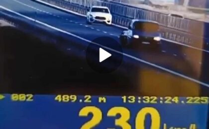 Video! Tânăr prins conducând cu 230 km/h pe autostradă, în vestul țării