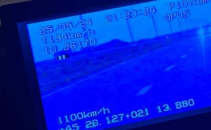Inconştienţă! Şofer prins de radar cu aproape 200 km/h pe un drum din Timiş