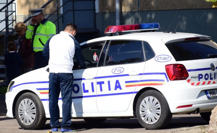 Tânăr dus în arest, la Timişoara, după ce a fost prins conducând, posibil drogat, fără permis, o maşină cu numere false