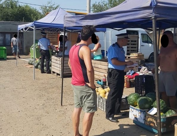 Razii în piețele din Timișoara. Polițiștii locali au verificat 90 de comercianți