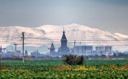 Imagini spectaculoase. Munții Țarcu și Retezat, având crestele înzăpezite, fotografiați de la Timișoara