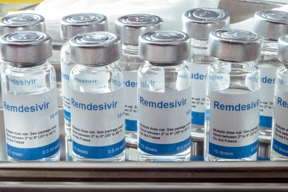 În sfârşit! Mii de flacoane de Remdesivir, distribuite în aproape 100 de spitale din România