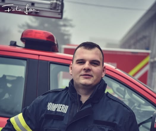 Un pompier din Timișoara, aflat în timpul liber, a oprit flăcările care îi amenințau satul natal 1 Un pompier din Timișoara, aflat în timpul liber, a oprit flăcările care îi amenințau satul natal
