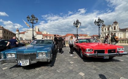 Automobilele Retro au umplut Piața Unirii din Timișoara | Galerie foto