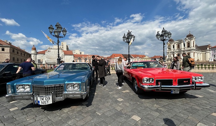 Automobilele Retro au umplut Piața Unirii din Timișoara | Galerie foto