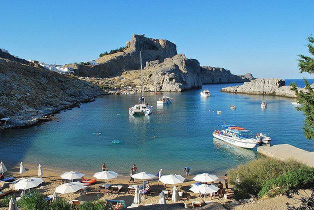 Turiștii care merg în Grecia și se infectează cu COVID-19 nu vor fi obligați să intre în carantină