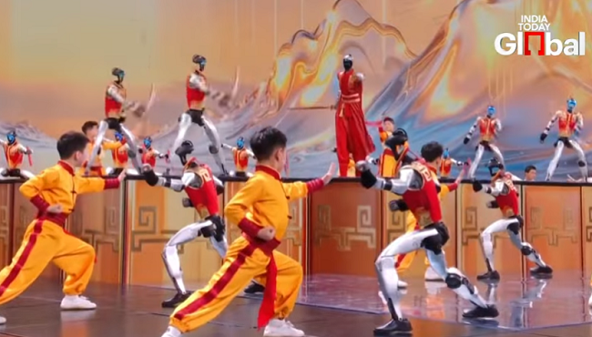 Roboți vs. artiști Kung Fu: spectacol impresionant la Gala Festivalului de Primăvară din 2026 (video)