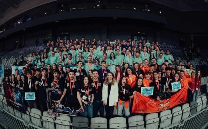 Cinci echipe de elevi români vor concura la etapa mondială a Campionatului de Robotică FIRST Tech Challenge