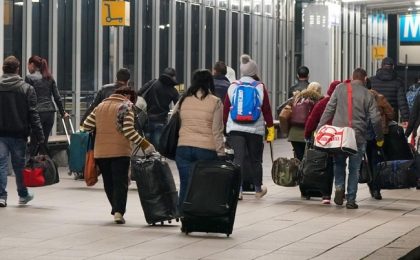 Diaspora se întoarce de sărbători. 68% dintre românii plecați peste hotare își doresc să revină. Noi măsuri anunțate de Rafila