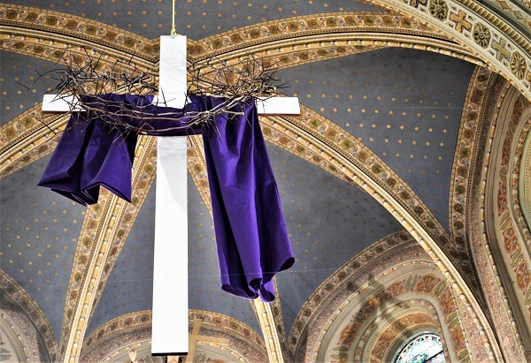Romano-catolicii celebrează Învierea Domnului. Programul slujbelor în biserici din Timişoara şi localităţi periurbane
