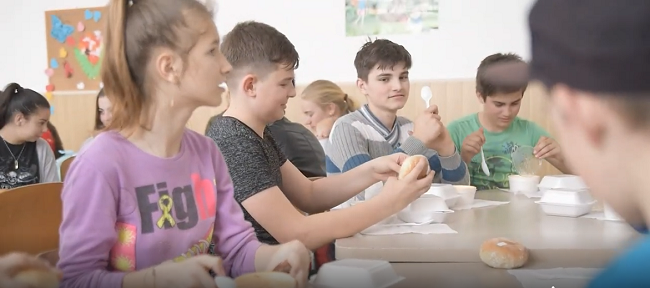 În România rurală, în aproape un sfert dintre familii copiii renunță seara la mâncare