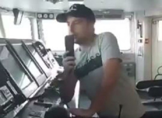 Un petrolier georgian a refuzat să alimenteze un vapor rusesc: "Aţi rămas fără combustibil? Vâsliţi! Glorie eroilor! Glorie Ucrainei!" (Video viral)