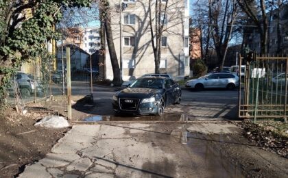 Timișoara. Peste 300 de șoferi au fost sancționați pentru blocarea accesului în garaje și instituții