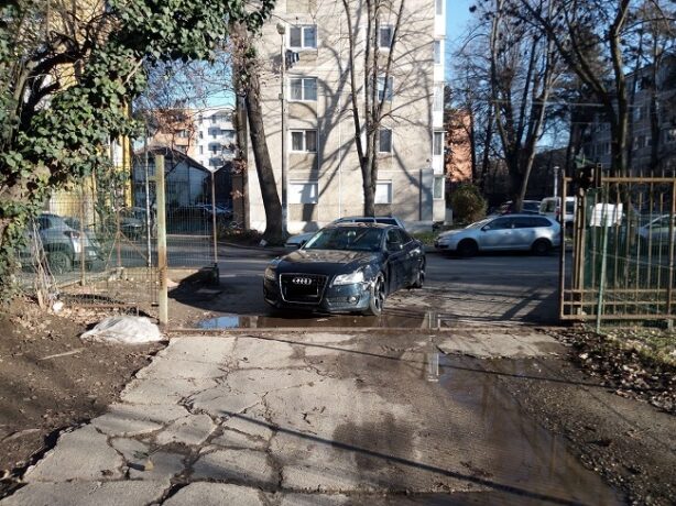 Timișoara. Peste 300 de șoferi au fost sancționați pentru blocarea accesului în garaje și instituții