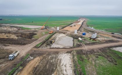 Avansează lucrările pe șantierul drumului de legătură dintre autostrada A1 și DN 69 Timișoara – Arad (video)