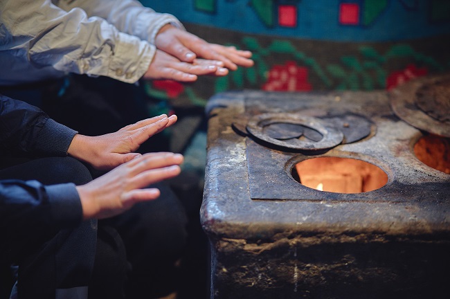 În România, sunt copii care nu se duc iarna la școală din cauza sărăciei