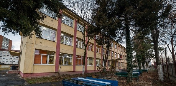 10 școli din Timișoara vor putea primi până la 200.000 de euro pentru reducerea abandonului școlar