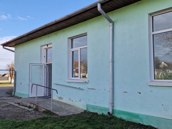 Asociația BookLand a început renovarea Școlii Gimnaziale Brestovăț din județul Timiș