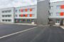 Avansează lucrările la noua școală din Giroc: în curte a fost turnat asfaltul, urmează tartanul și finalizarea sălii de sport multifuncționale