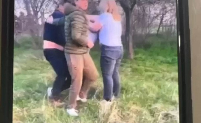 Bărbat reţinut în arest după ce a pălmuit un adolescent, într-o localitate de lângă Timişoara