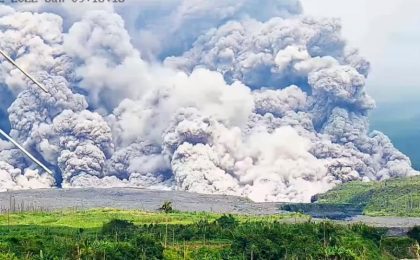 Vulcanul indonezian Semeru a erupt, populația este avertizată să stea departe (video)