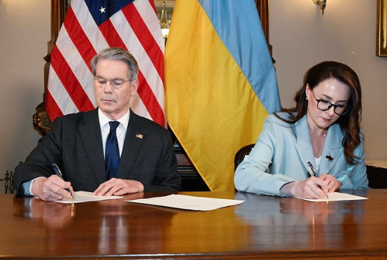 Ucraina și SUA au semnat acordul privind mineralele rare dorit de Trump