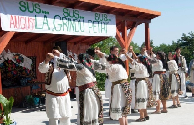 Serbare câmpenească la Grindu Petri