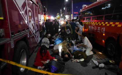 Cel puțin 120 de morți și 100 de răniți într-o busculadă în Seul, în timpul festivităților de Halloween. Atenție, imagini video cu un puternic impact emoțional!