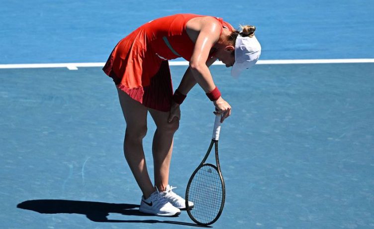 Simona Halep părăsește Australian Open, învinsă în optimi de Alize Cornet